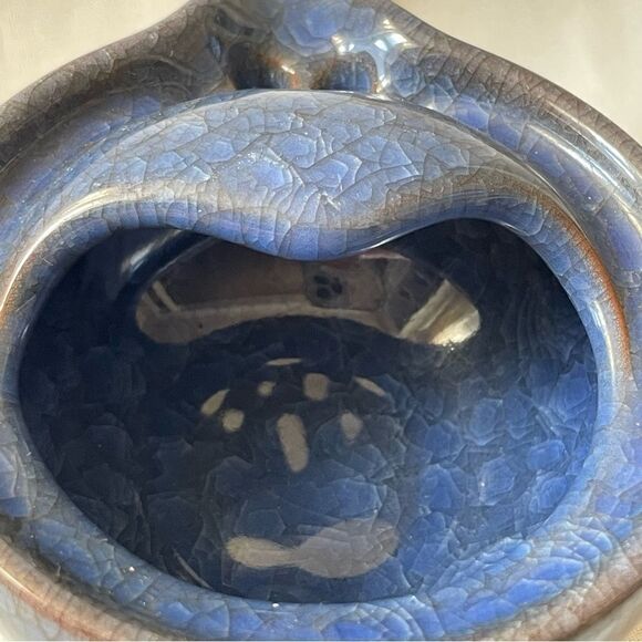Straining pitcher blue crackle glazed stoneware with large straining holes - Picture 3 of 16